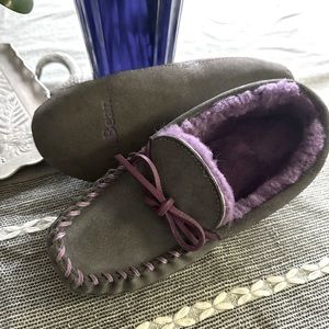 LL BEAN kids size 2 slippers sheepskin & shearling lined